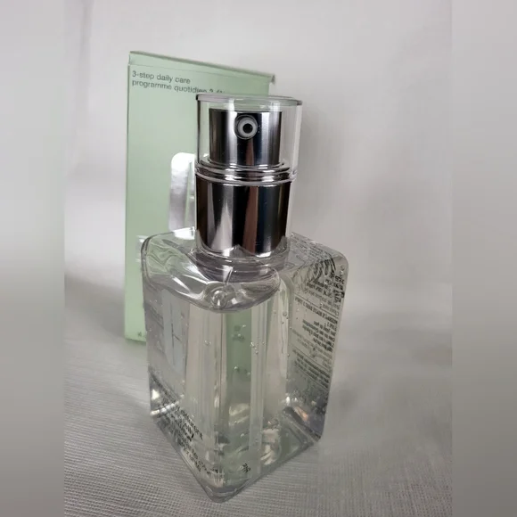 Clinique Dramatically Different Hydrating Jelly 4.2 Ounces - Picture 3 of 3